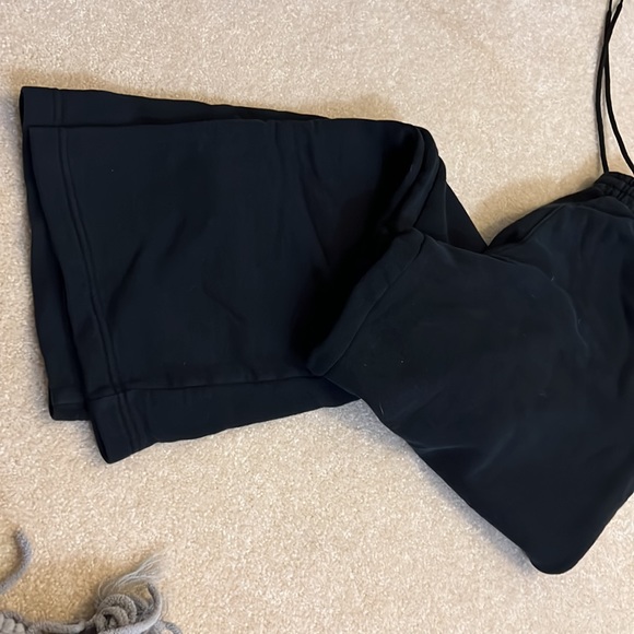 Men’s Puma Black sweatpants - Picture 2 of 3